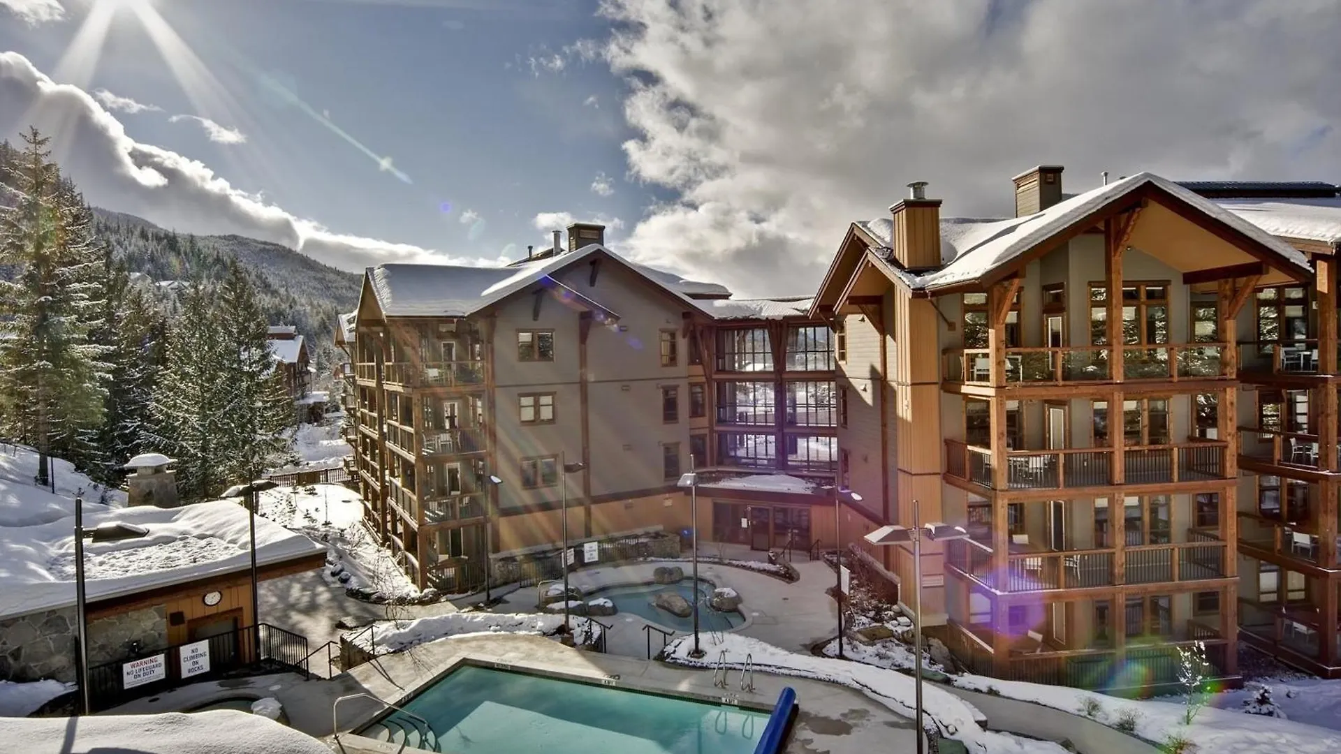 Evolution Whistler Aparthotel