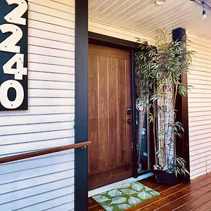 https://airport-yvr-guesthouse.richmond-hotels.com