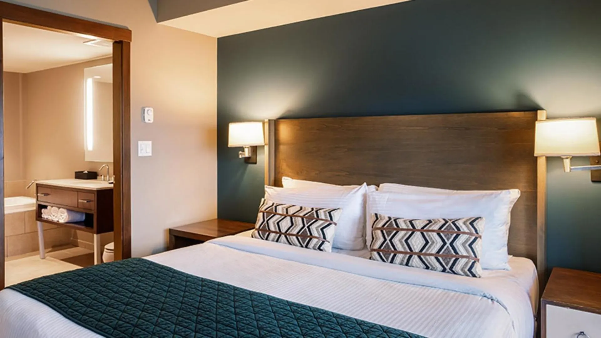 Evolution Whistler Aparthotel 4*,
