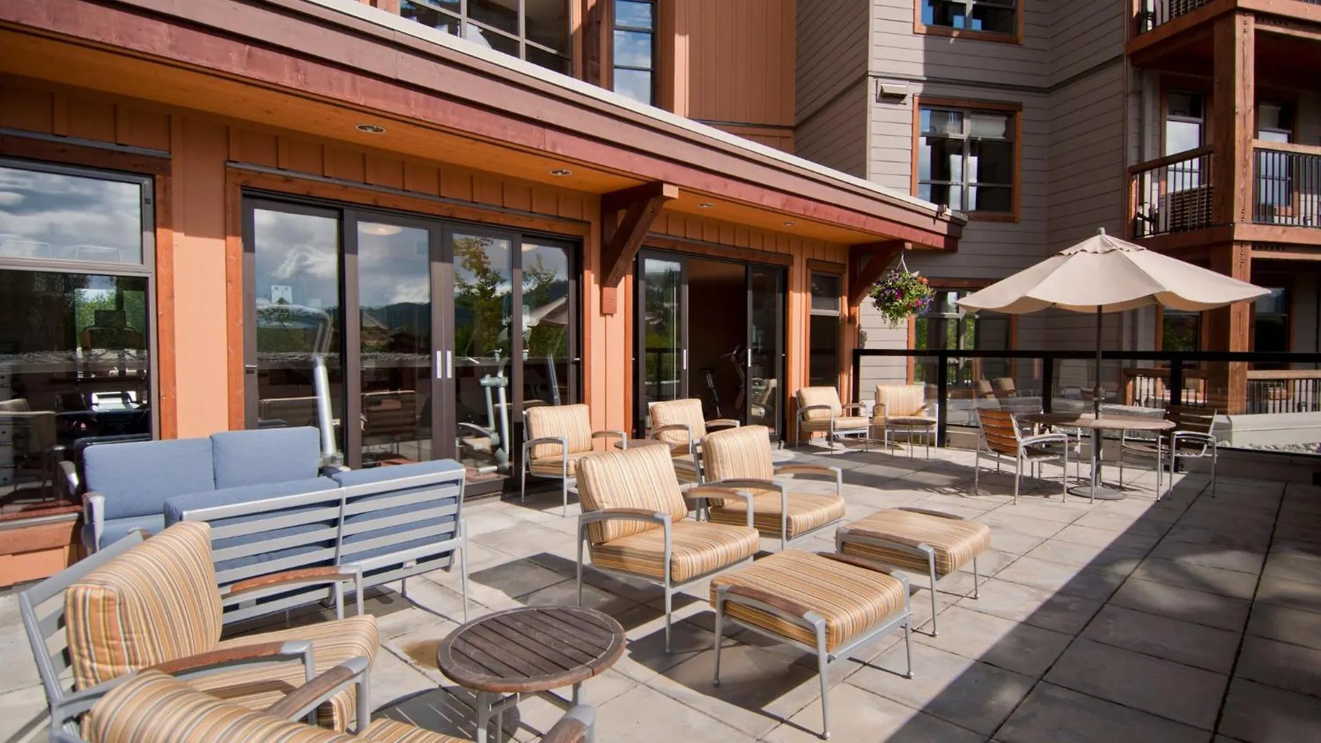 Evolution Whistler Aparthotel