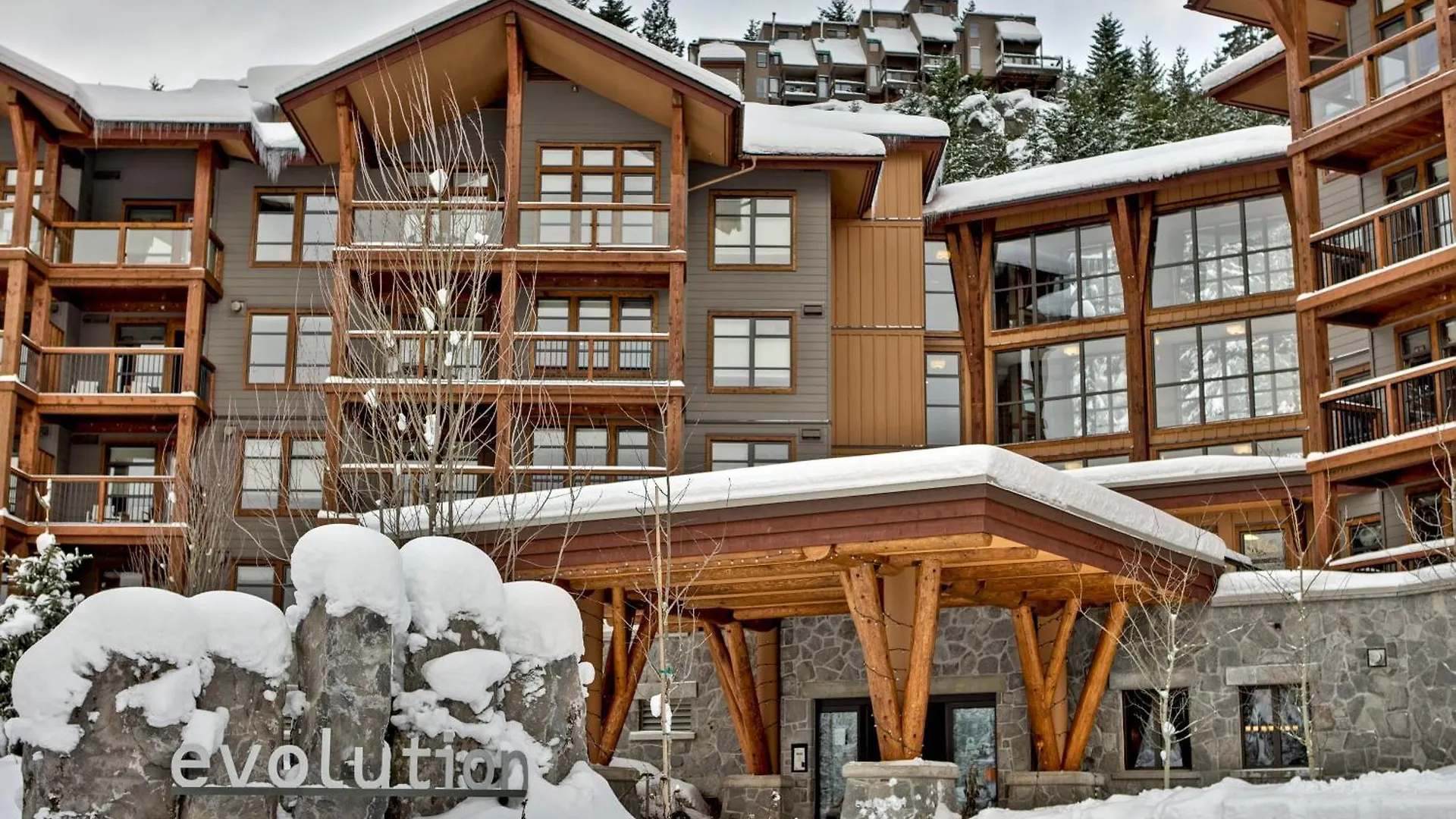 Evolution Whistler Aparthotel 4*,
