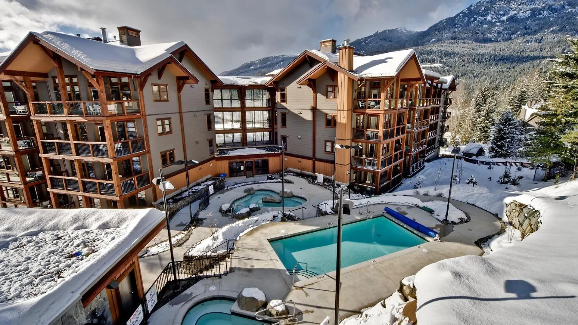 Evolution Whistler Aparthotel