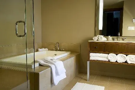 ****  Evolution Whistler Aparthotel Canada